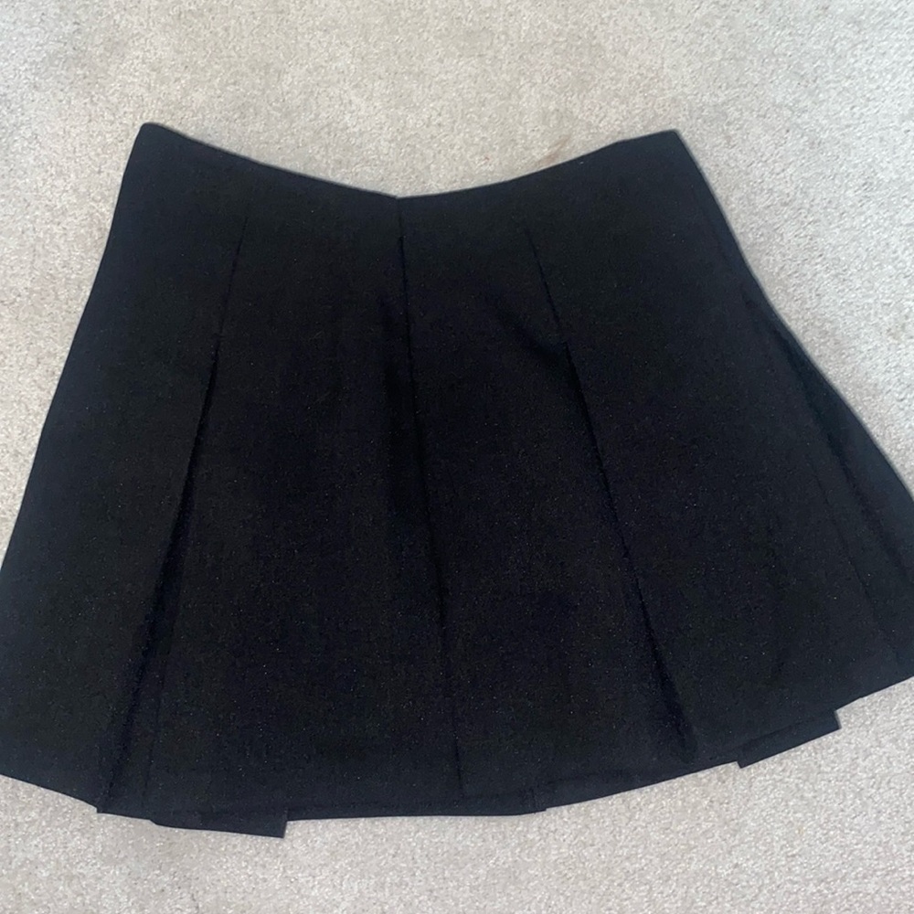 black tennis style skirt